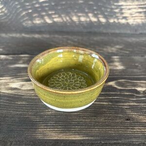 Olive Speckle Garlic Grater 2